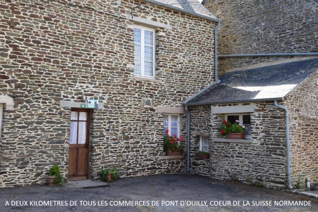Les Miquelots Bed & Breakfast Pont-d'Ouilly Dış mekan fotoğraf